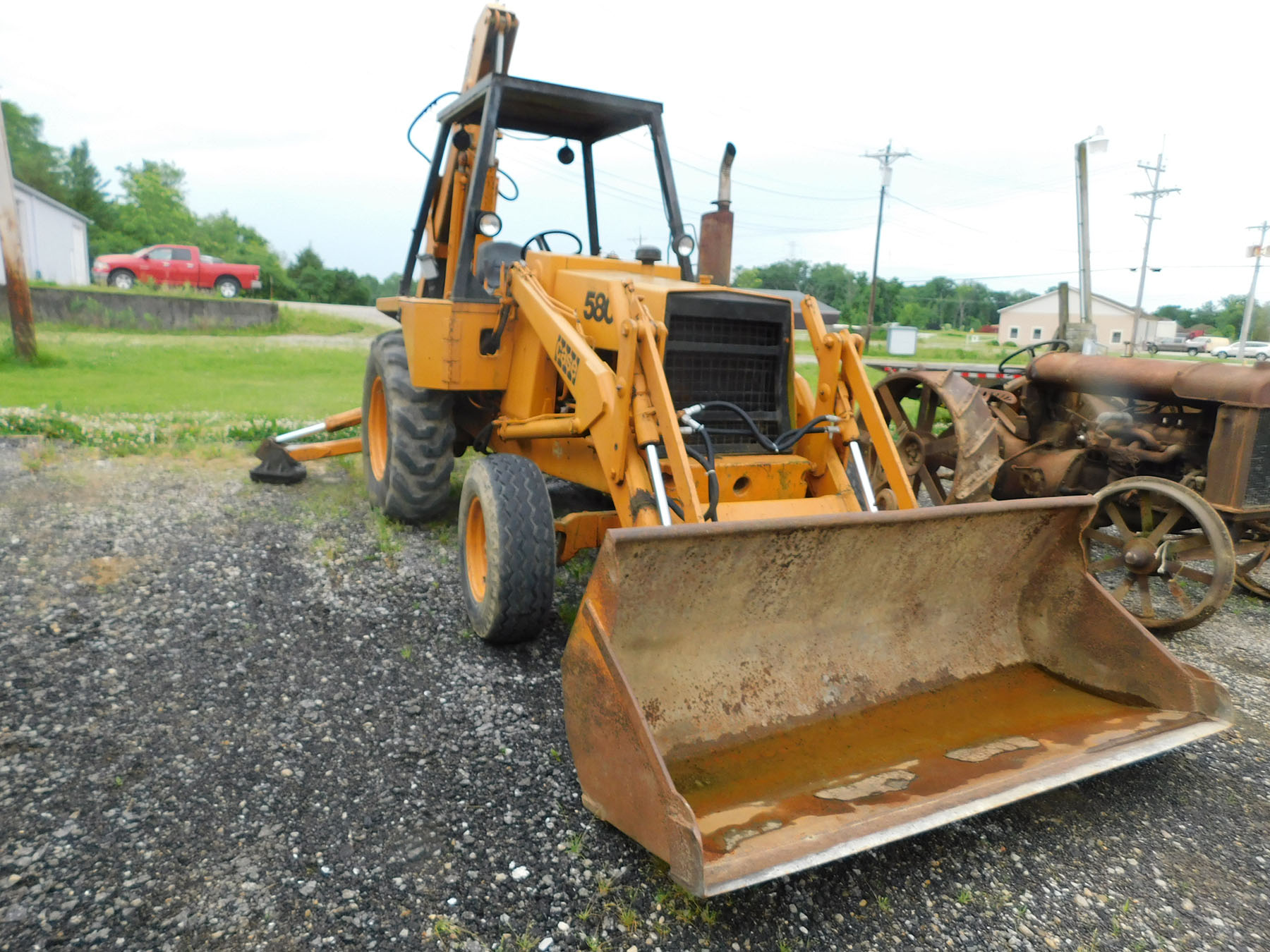 CASE 580C BACKHOE LOADER; OUTRIGGERS