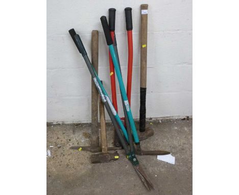 Mixed lot of tools to include bolt croppers, sledge hammers, garden trimmers etc