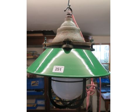 A vintage yacht lamp with green shade - Diameter 35 cm 