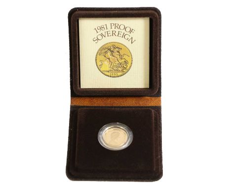 Elizabeth II, Proof Sovereign 1981, obv. Machin portrait of the Queen, rev. Pistrucci, encapsulated in Royal Mint case of iss