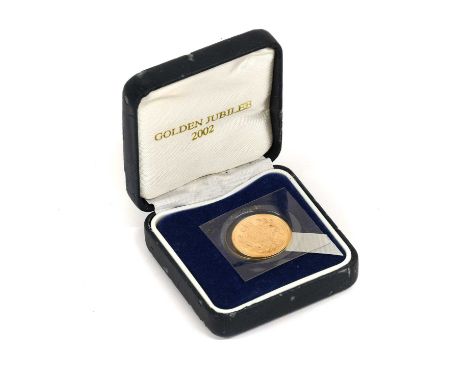 Elizabeth II, Sovereign 2002, 'Golden Jubilee', obv. Rank-Broadley portrait of the Queen, rev. crowned shield within wreath, 