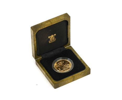 Elizabeth II, Gold £5 1990, obv. Maklouf portrait of the Queen, rev. Pistrucci's St. George and the dragon, 'U' to left of da
