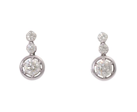Paar Ohrhänger mit Brillanten von zus. ca. 1,80 ct, ca. GW (K)/VVS-SI, WG 14K, Ohrmuttern Silber, 4 gr, L: ca. 1,8 cm, 2. Häl