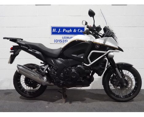 Honda VFR1200 XD-F Crosstourer motorcycle. 2016. Runs and rides, comes with service history, owners manual and has an MOT unt