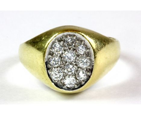 An 18ct yellow gold gents signet ring set with diamonds, approx. 0.5ct (R.5). Approx. 7.9g.