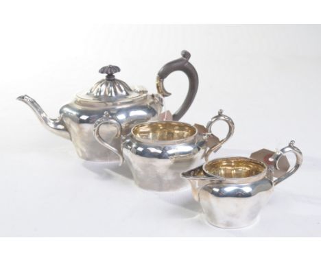 A Edward VII silver three piece tea service
Comprising teapot with ebonised loop handle and finial, together with a milk jug 