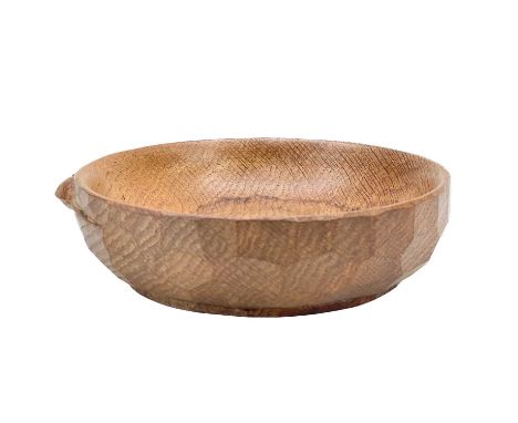 Robert Thompson Mouseman of Kilburn. Oak carved bowl, diameter 16cm.No damage to note, there is a stained ring visible intern