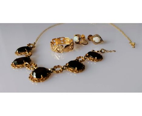 A garnet and yellow gold neck chain, 48 cm (chain broken), a pierced ring, size O and a pair of gold screw-back earring with 