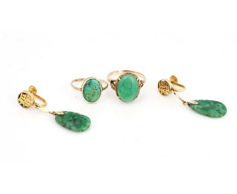 A GOLD AND JADE SINGLE STONE RING AND TWO FURTHER ITEMS (3)The gold and jade ring decorated with foliate shoulders, detailed 