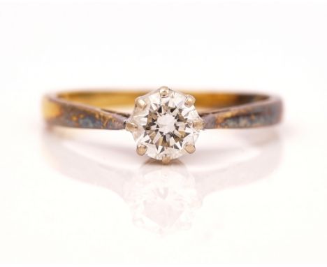 AN 18CT GOLD AND DIAMOND SINGLE STONE RINGClaw set with a circular cut diamond, London 1977, ring size M, gross weight 2.4 gm