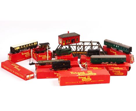 A COLLECTION OF HORNBY "TRI-ANG RAILWAYS" TRAINS AND CARRIAGES 00 GAUGEIncluding; R.228 1st class Pullman loco, R.223 Suburba