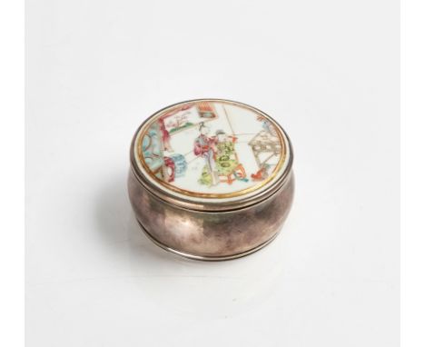 A CHINESE PORCELAIN LIDDED CIRCULAR SNUFF BOX WITH LATER SILVER MOUNTSThe porcelain QianlongThe cover painted in famille-rose