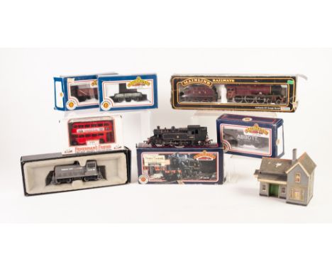 BACHMANN ALMOST MINT AND BOXED ITEMS OF 'OO' MODEL RAIL, to include; Ivatt Class 2 tank locomotive No. 41250 in black BR live