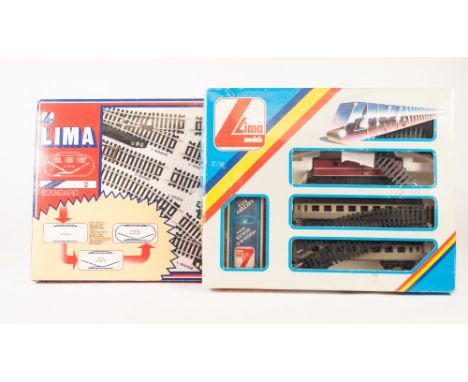 LIMA, ITALY MINT AND BOXED GERMAN DB DIESEL LOCOMOTIVE 280-004-3X with pair of passenger coaches, circle of track and control