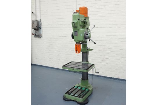 An Elliott Type 4e Pedestal Drilling Machine Table Size 25in X