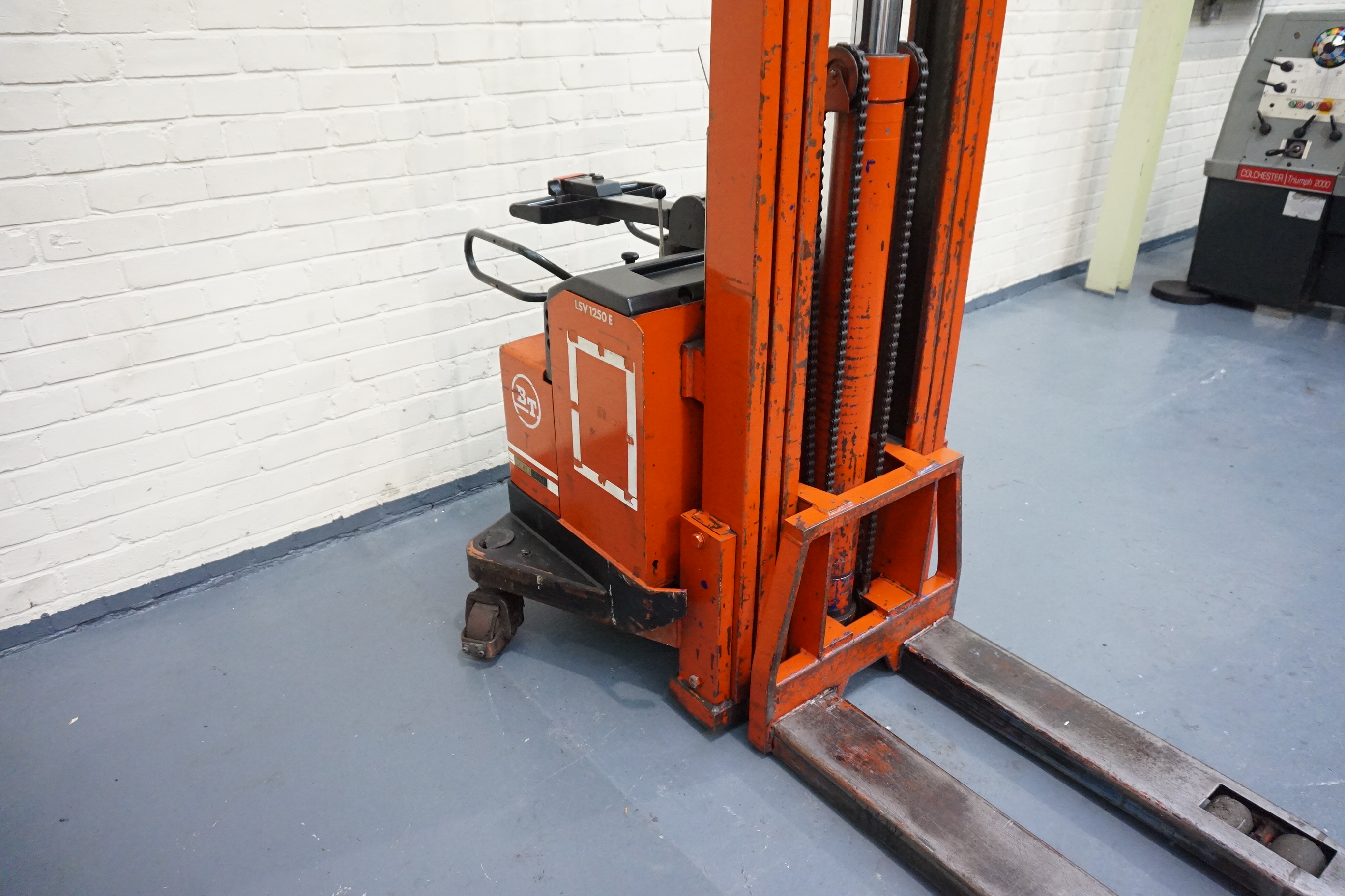 A BT Rolatruc Type BTLSV1250E Ride On Electric Pallet Lift Truck No