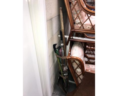 A quantity of garden tools