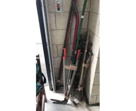 A quantity of garden tools