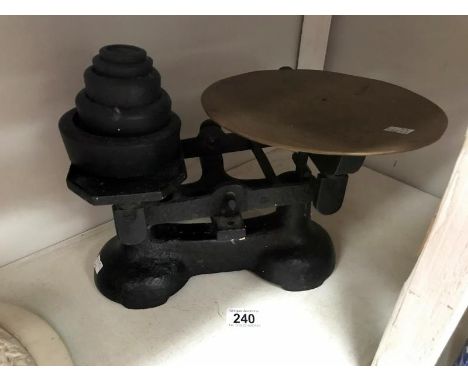 A Toweich 716 scales with 5 weights