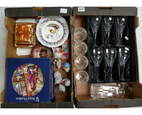 A mixed collection of items to include Royal Doulton boxed wall plates, Winnie the Pooh collectors plates, pottery items, col