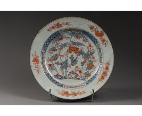 CHINE pour l'exportation vers l'Europe - Epoque KANGXI(1662-1722) - Vers 1720 PLAT creux à décor d'un paysage aux bambous L'a