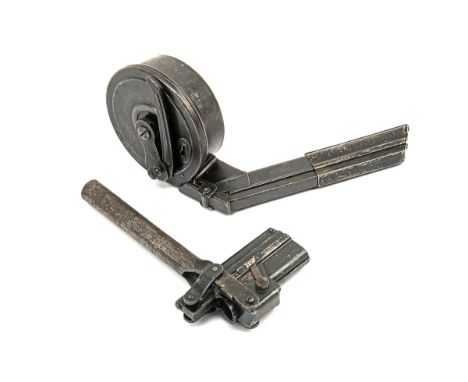 A WORLD WAR ONE 32-ROUND SNAIL-DRUM MAGAZINE FOR A LUGER P08 LANGE or ARTILLERY PISTOL, no. 210164, with cover and loading ap