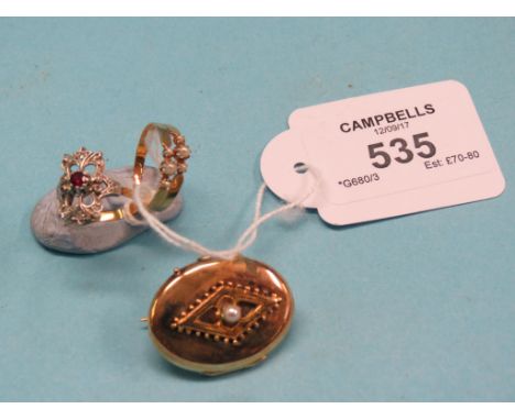Yellow metal jewellery, open design ring set red and clear stones, ring set with three seed-pearls, oval locket set single se