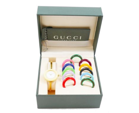 Gucci - a ladys gilt metal quartz wristwatch, model 11/12.2, serial number 2082930, circa 1999, with twelve interchangeable b