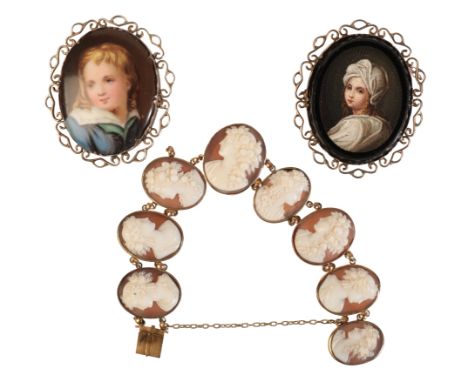 A CAMEO BRACELETin gold plate, comprising a series of eight carved cameos depicting classical women, c.16.0cm; together with 