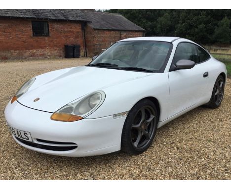 Really well presented, first-generation C2 with a manual gearbox.This is a 1998, first-generation 996 with the 3.4-litre/300b