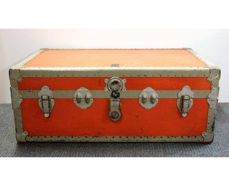 A vintage The Victor cabin trunk, 92 x 52 x 36cm.