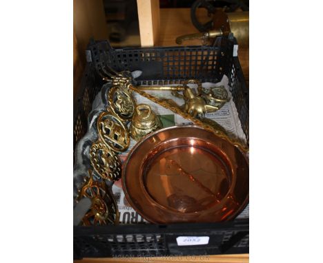 A quantity of Brass including toasting fork, four horse brasses on strap, fox head door knocker, etc.