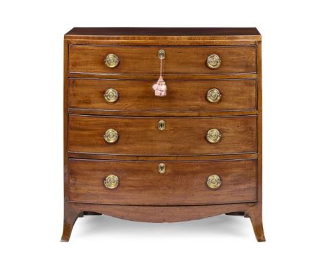  GEORGE III MAHOGANY BOWFRONT CHEST OF DRAWERS 18TH CENTURY of small size, the caddy top outlined with boxwood stringing, ove