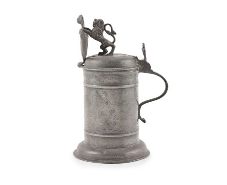  DUTCH ARMORIAL PEWTER GUILD TANKARD 17TH CENTURY the hinged cover with a lion finial supporting a large cartouche with armor