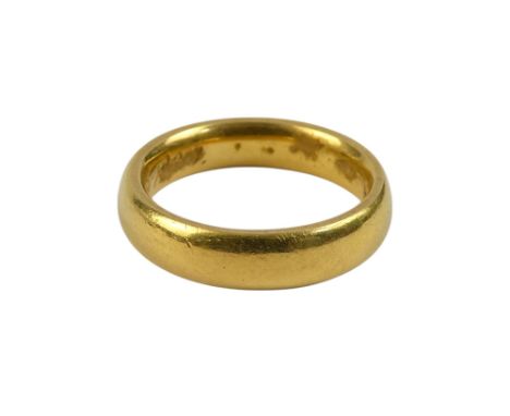 A 22ct gold wedding band - size M, 7.2g.
