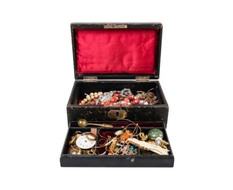 A quantity of costume jewellery - mixed, including some enamel and pique items. (qty)