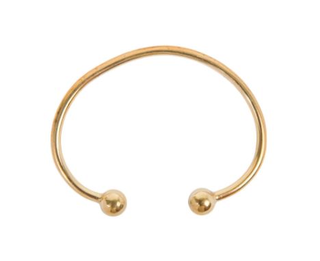 A 9ct gold torque bracelet - 12.4g.