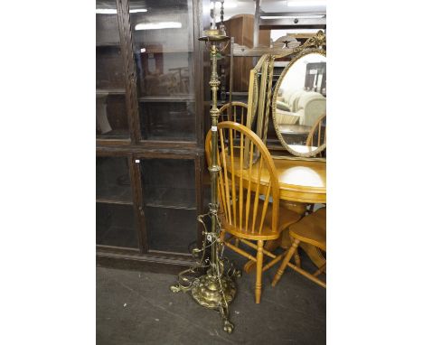 VICTORIAN ART NOUVEAU BRASS TELESCOPIC FLOOR STANDING OIL LAMP, THE TRIPOD BASE WITH THREE PAW FEET AND SCROLL BRACKET  (ADAP