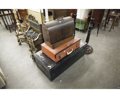 AN OLD BLACK JAPANNED TIN TRUNK, A PICNIC SET, IN CASE AND A SINGER SEWING MACHINE, IN DOME TOP CASE (3) 