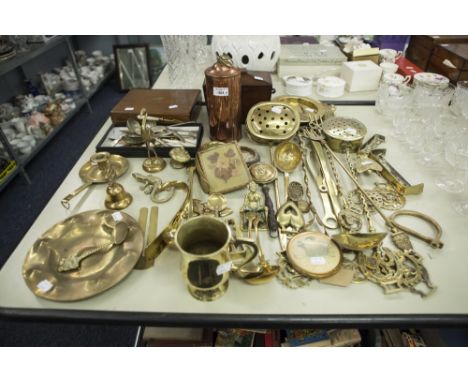 QUANTITY OF BRASS WARES TO INCLUDE; HORSE BRASSES, CHESTNUT ROASTERS, WOODEN TEA CADDY,  CUTLERY ETC...... 