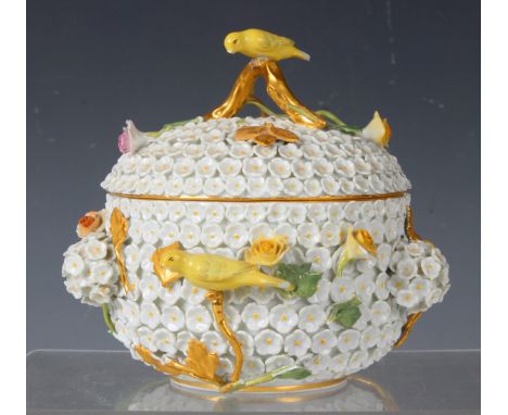 A Meissen schneeballen écuelle and cover, late 19th century, of circular shape, densely applied with white flowerheads, relie