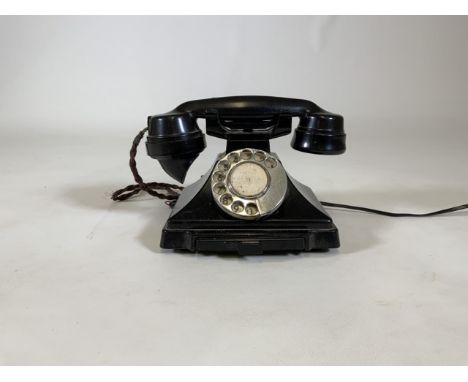 A vintage Bakelite telephone.W:24cm x D:17cm x H:17cm