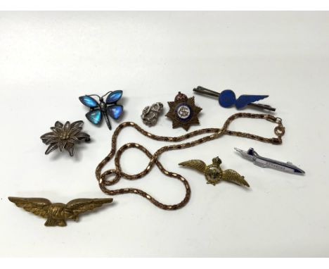 A mixed lot of vintage brooches. (A).- NO RESERVE