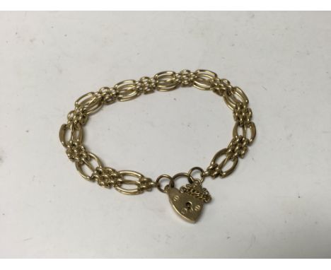 A 9ct gold gate bracelet, Approx weight 12.79 grams.