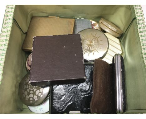 A Collection of vintage compact mirrors. Postage category D- NO RESERVE