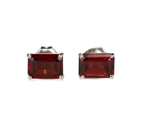 PAIR OF GARNET STUD EARRINGS, set with step cut garnets, in silver, 1.4g