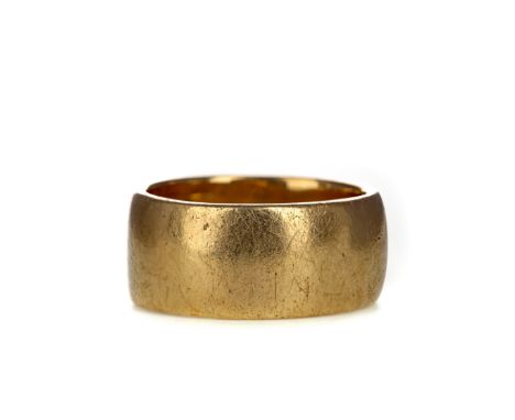 GENTLEMAN'S DIAMOND SET RING, with star set diamond chip, 9.1g