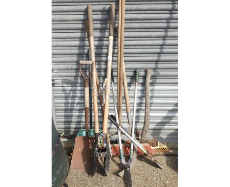 Quantity of Garden Tools 