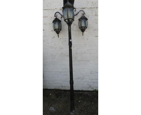 Garden Ornament - Lamp Post 