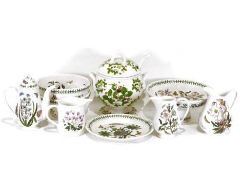 Large collection of Portmeirion 'Botanic Gardens' chinaware&nbsp;to include serving bowls, teapot, jugs, baking trays, tureen